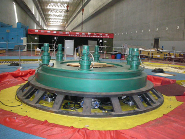 長江三峽(VGS機組）應用自動盤車裝置