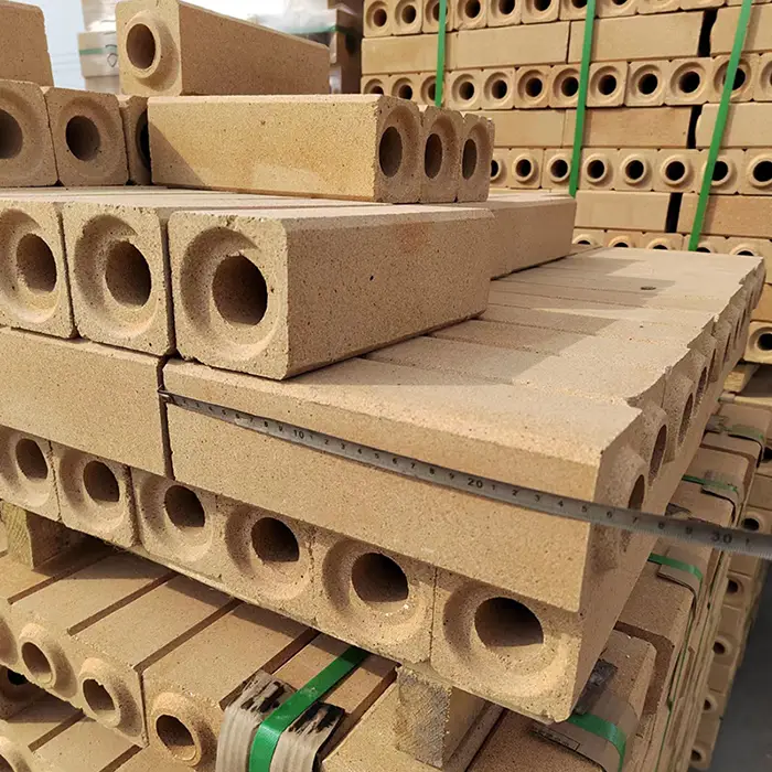 Flow steel refractory brick