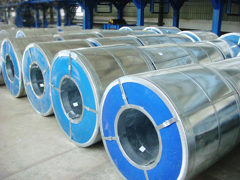 Patterned color-coated steel sheet packaging