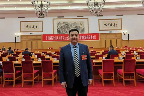 【揚(yáng)州發(fā)布】全國(guó)人大代表周善紅關(guān)注鄉(xiāng)村振興并提出建議：投身鄉(xiāng)村振興 民企大有可為