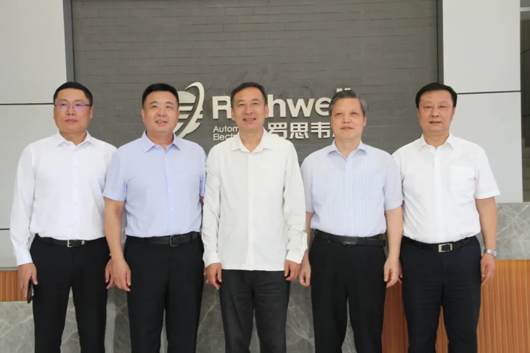 省人大常委會(huì)副主任、黨組副書記樊金龍一行蒞臨萬順集團(tuán)指導(dǎo)，與全國人大代表周善紅、省人大代表周祥東座談交流