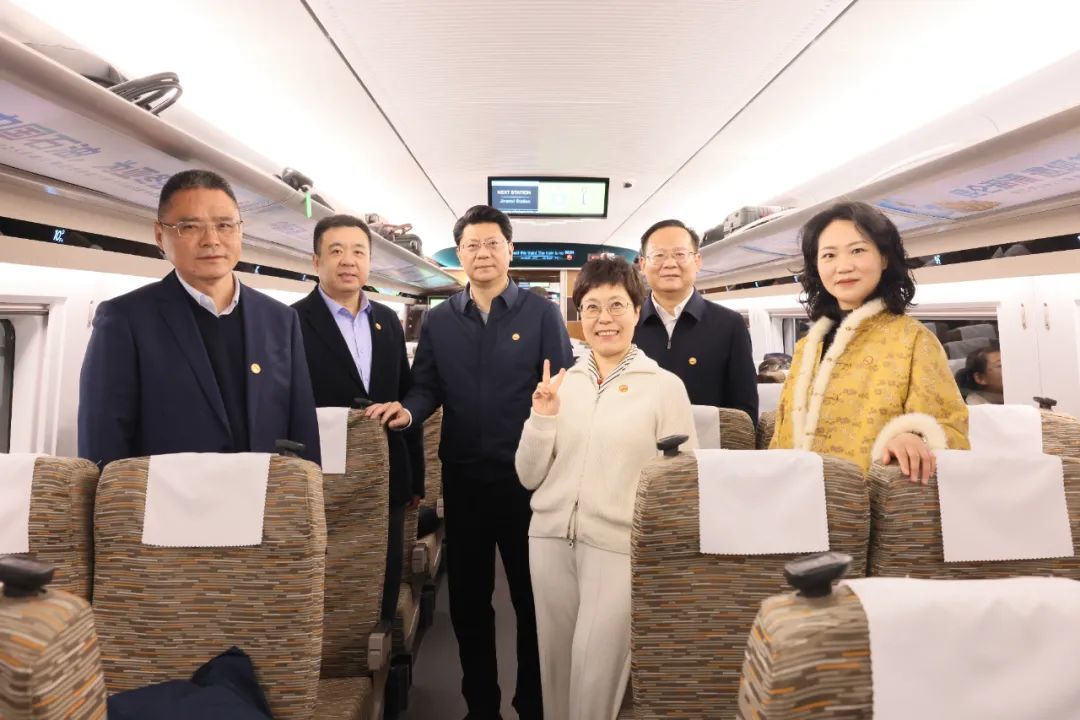 赴京履職！萬順集團(tuán)董事長周善紅代表已啟程