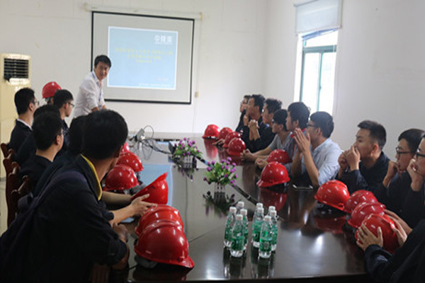 安徽工業(yè)大學(xué)高分子材料專業(yè)學(xué)生到我公司參觀學(xué)習(xí)