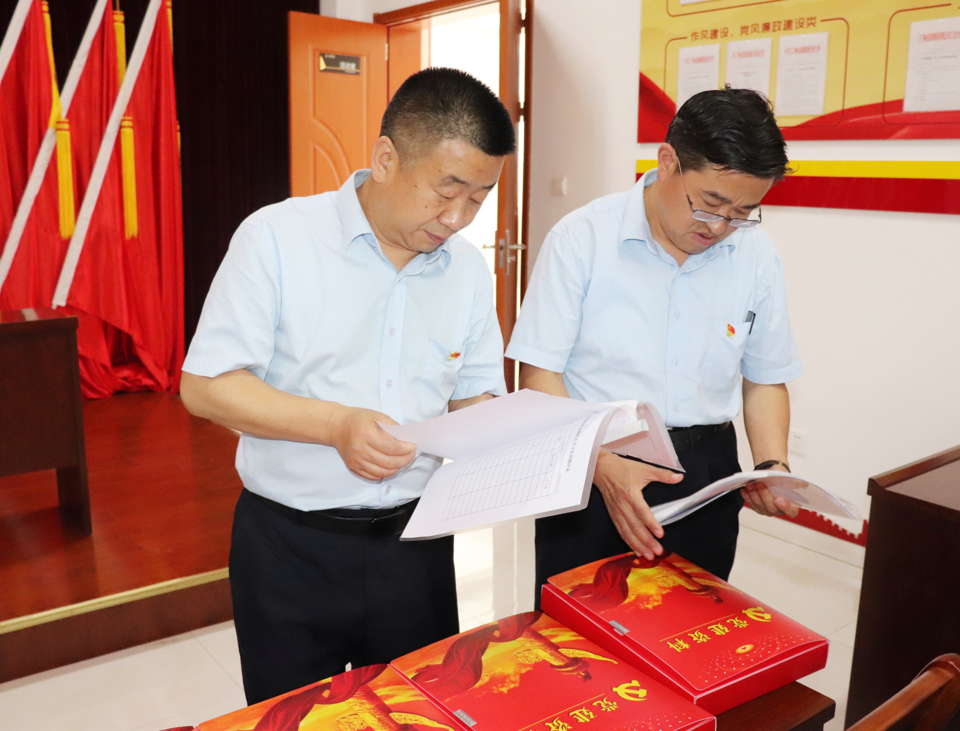 金渠集團(tuán)黨委書記、董事長(zhǎng)曲邦定督導(dǎo)檢查基層黨支部黨史學(xué)習(xí)教育開展情況