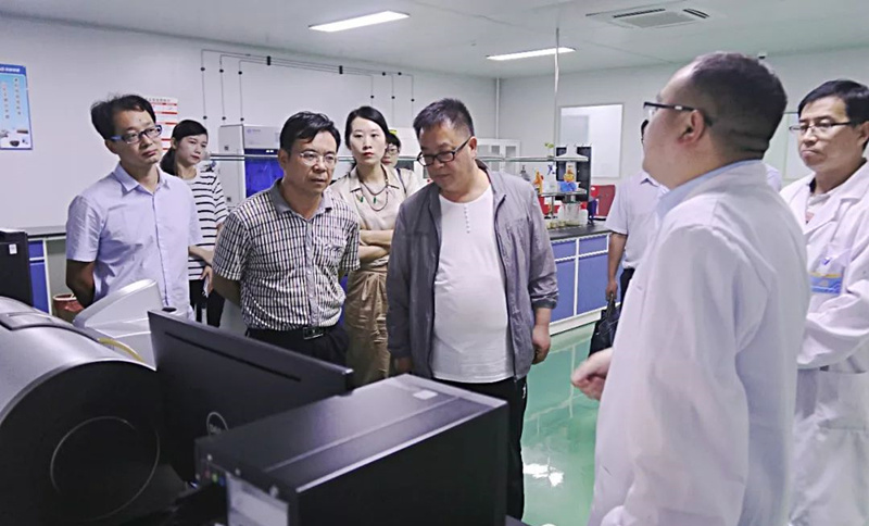 市委政策研究室侯小偉一行到銀通公司進(jìn)行專題調(diào)研