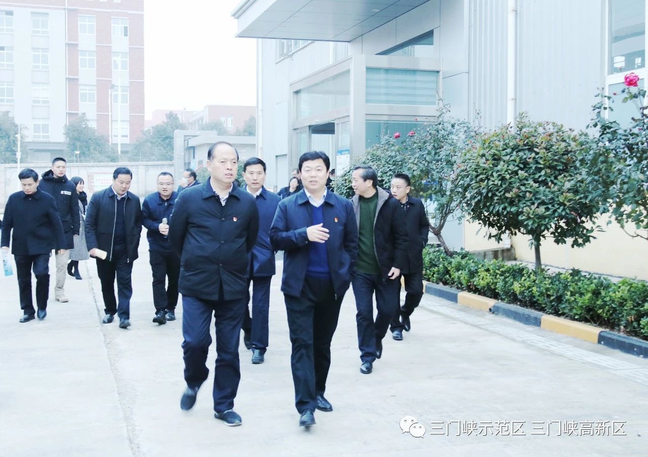 市委副書(shū)記、市長(zhǎng)安偉帶領(lǐng)市5G網(wǎng)絡(luò)建設(shè)和產(chǎn)業(yè)發(fā)展觀摩團(tuán)到銀通公司調(diào)研