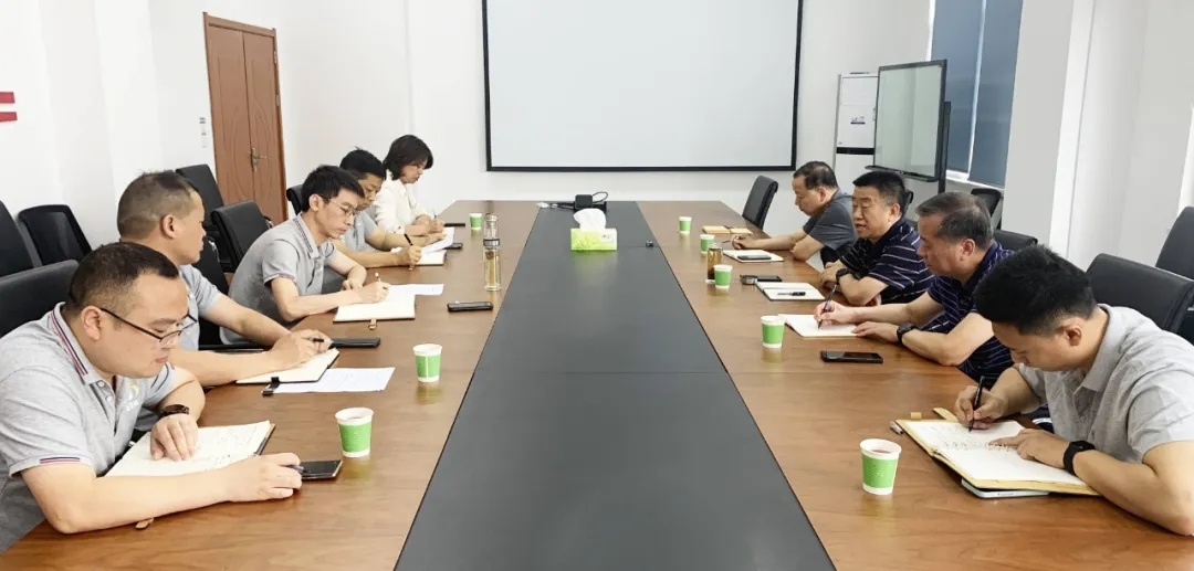 金渠集團(tuán)黨委書記、董事長曲邦定一行到金渠銀通公司、金渠珠寶公司調(diào)研