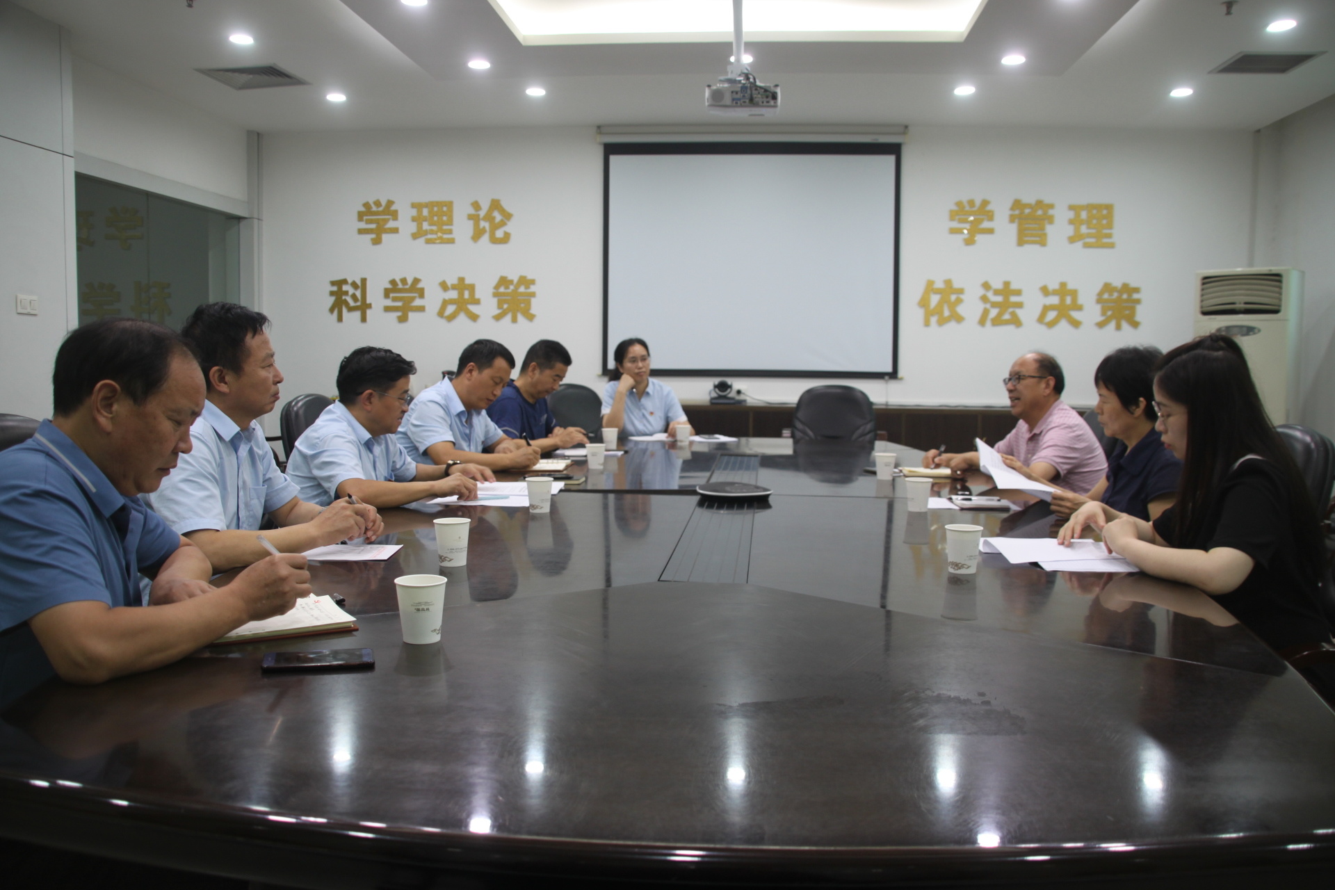 市總工會調研員張秀云一行到集團公司調研