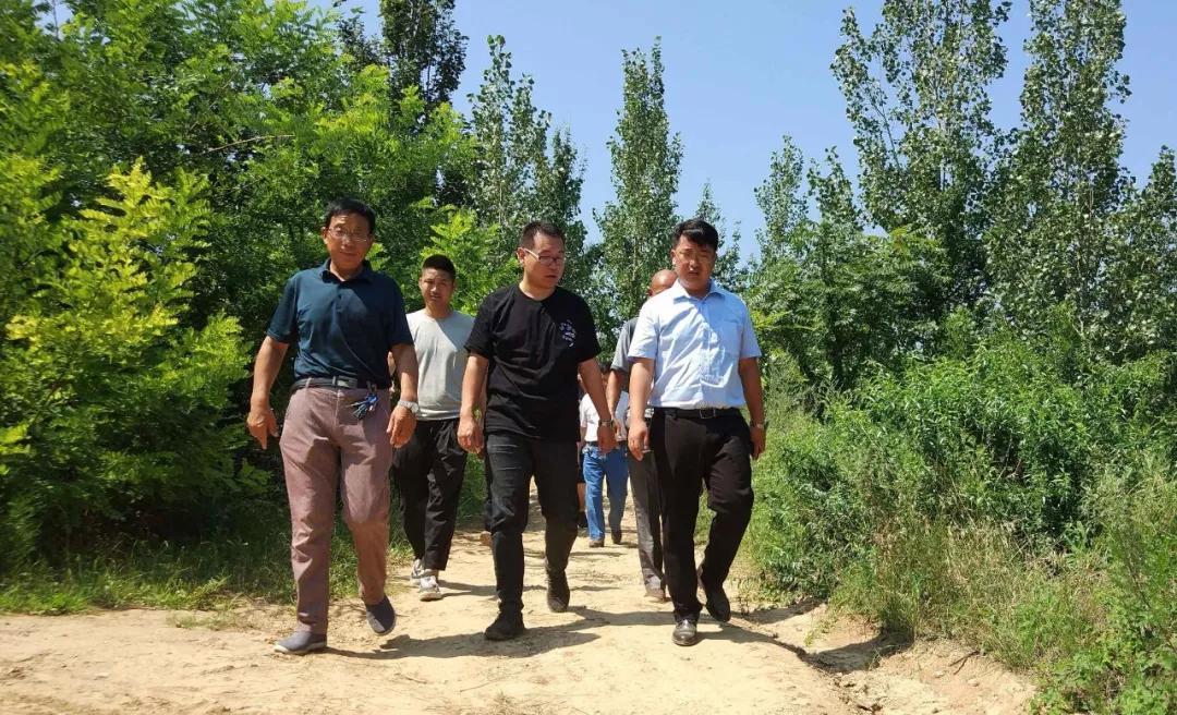 奉獻愛心 守望相助——金渠置業(yè)情系貧困瓜農(nóng)