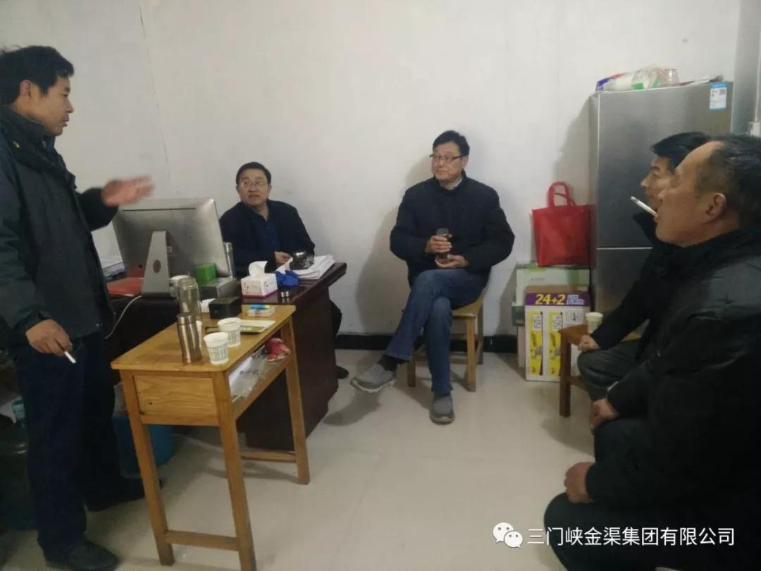 集團公司領(lǐng)導(dǎo)到第一書記派駐村官坡鎮(zhèn)百花村檢查督導(dǎo)黨建扶貧工作