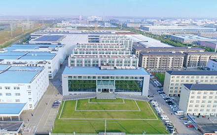 确立华东、华南两大研发及生产基地，核心研发团队电工照明技术经验超过20年。