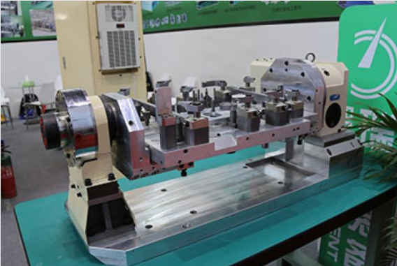 Automatic hydraulic A-axis jig for cylinder head cover