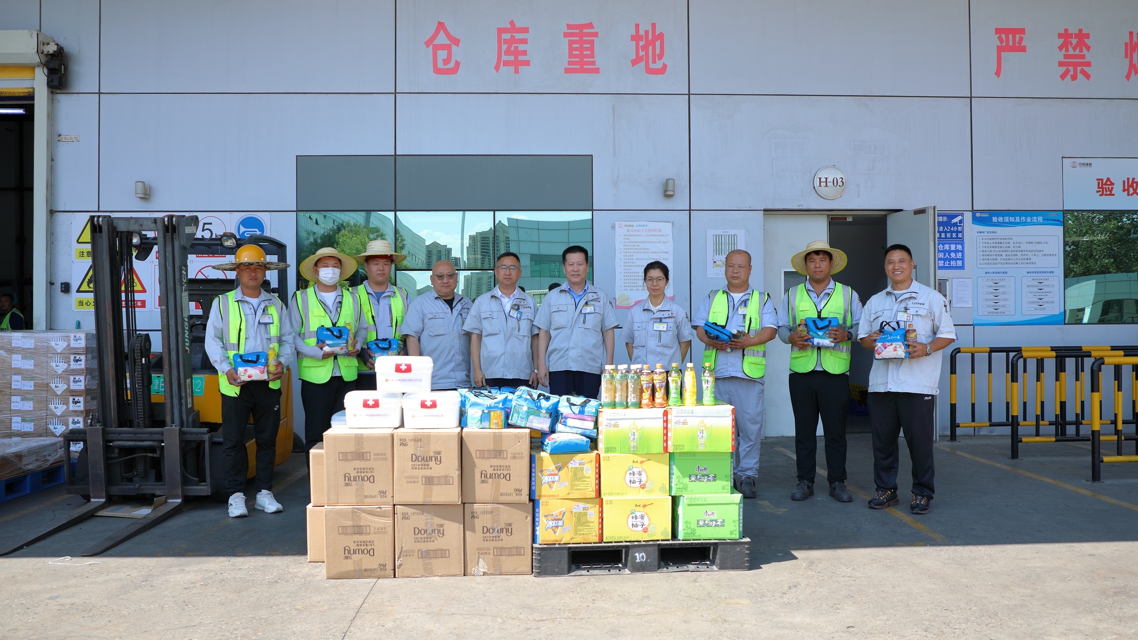 炎炎夏日送清涼 工會關懷情意長