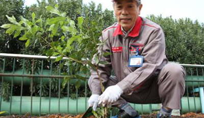 优科豪马杭州工厂举行第四期植树活动