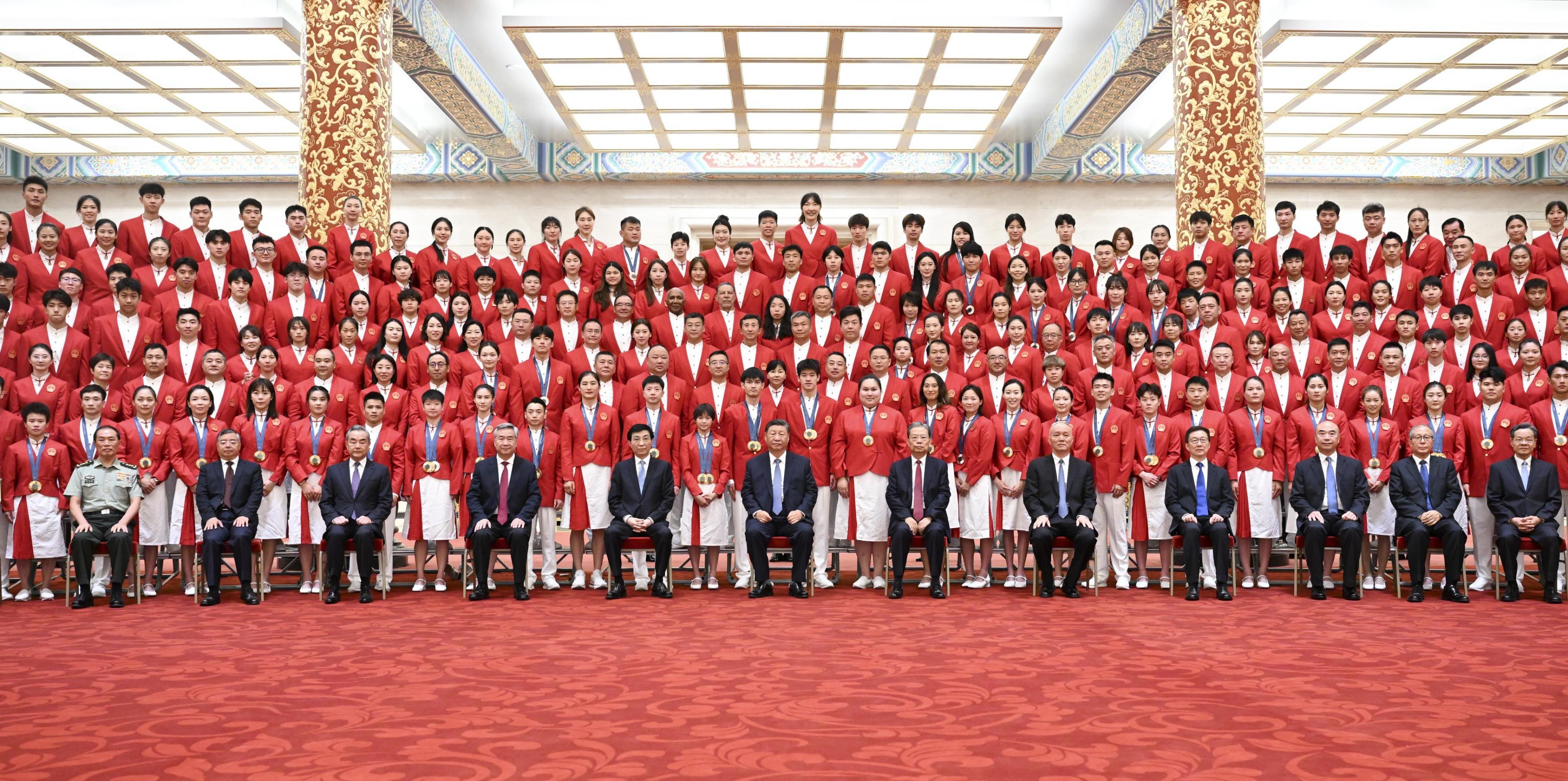 习近平接见第33届奥运会中国体育代表团