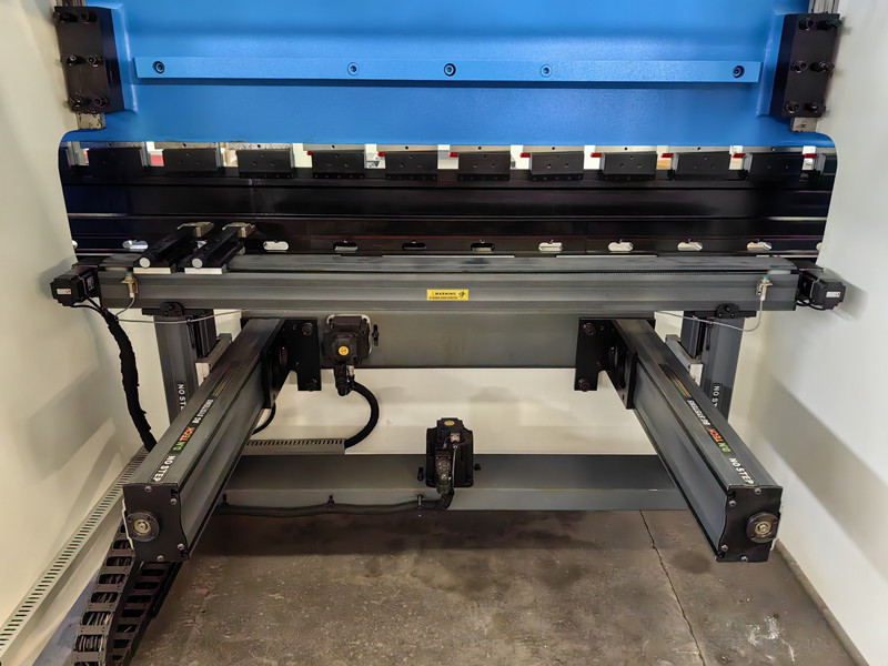 DA66T 6+1軸送料機(jī)數(shù)控折彎機(jī)