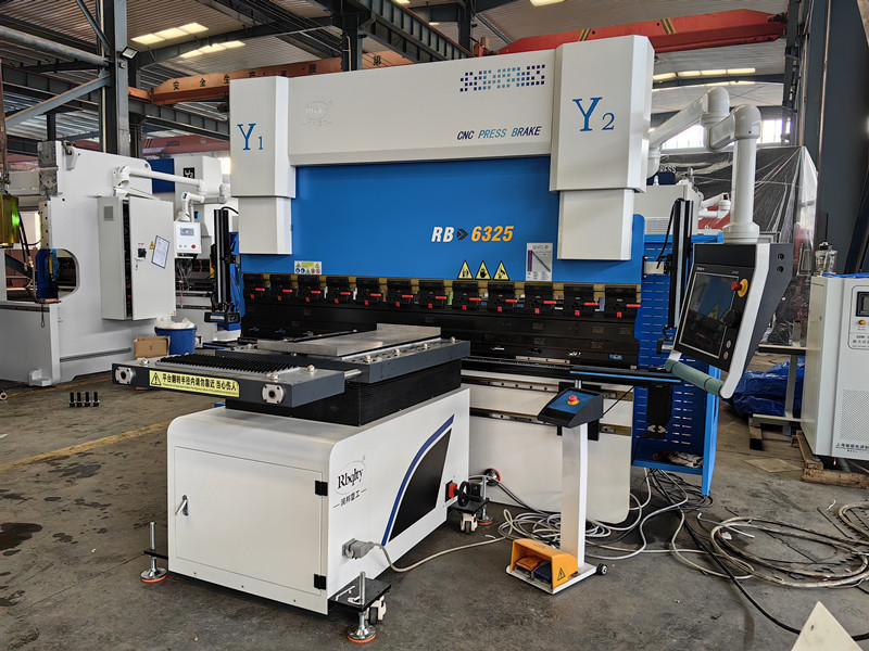 DA66T 6+1軸送料機(jī)數(shù)控折彎機(jī)