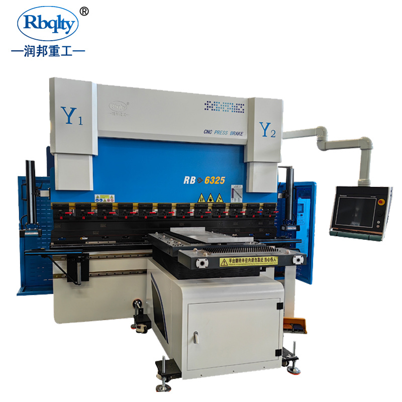 Prensa plegadora CNC DA66T de 6 + 1 ejes con alimentador