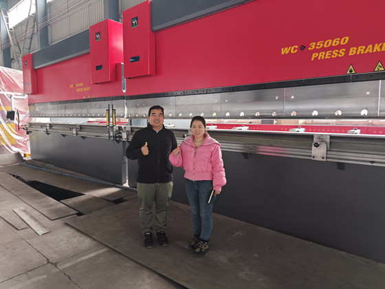 Bienvenue au client philippin de visiter l'usine Rbqlty.