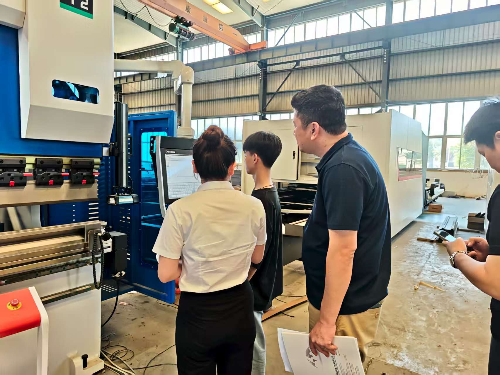 Thai customers visit Rbqlty's advanced bending machine