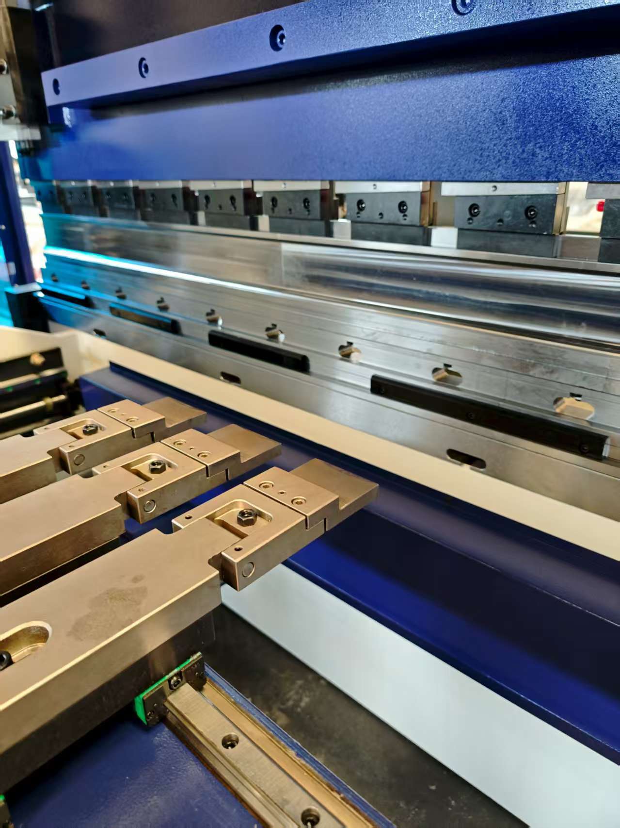 CNC laser cutting machine
