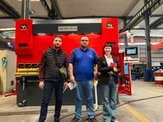 Bienvenue aux agents égyptiens pour visiter l'usine Rbqlty.