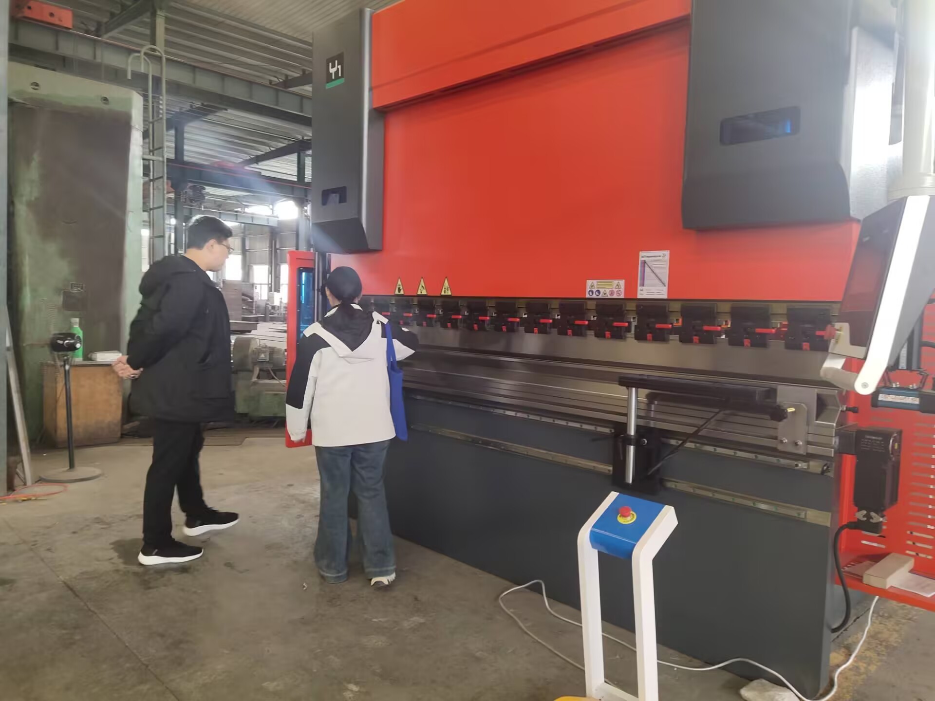 The Chinese agent in Morocco took the opportunity to visit the Rbqlty factory