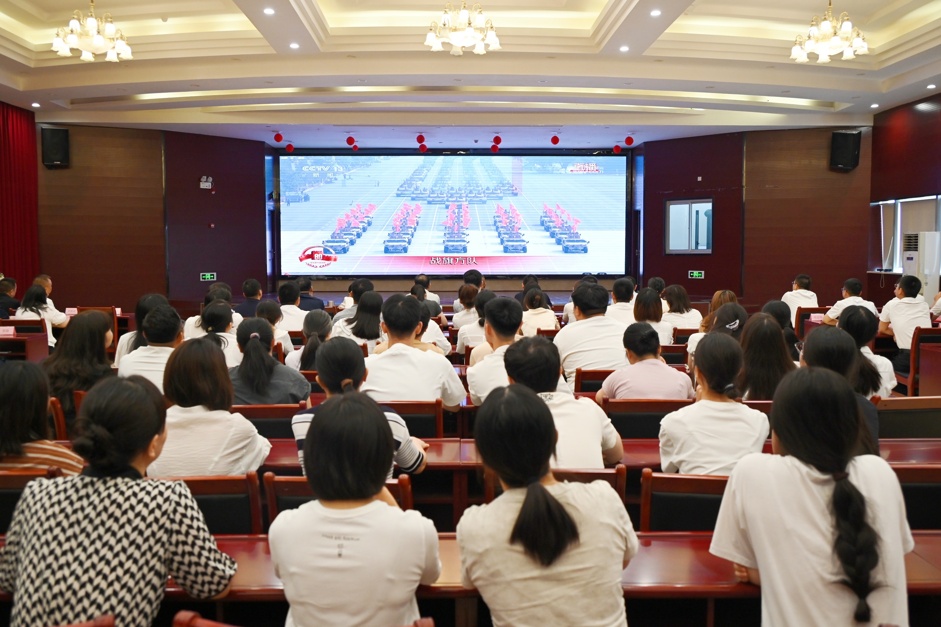 江西建工三建組織全體干部職工收看紀(jì)念中國(guó)人民抗日戰(zhàn)爭(zhēng)暨世界反法西斯戰(zhàn)爭(zhēng)勝利80周年大會(huì)直播