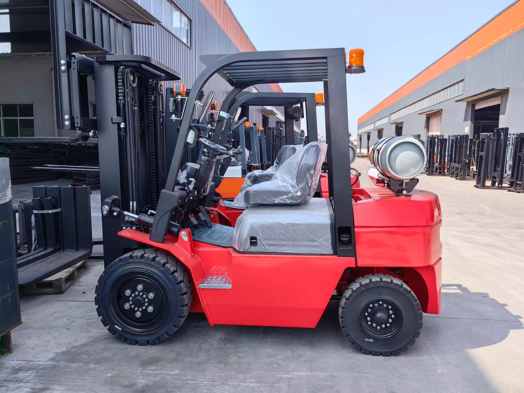 Heavy-duty internal combustion forklifts: What you need to know