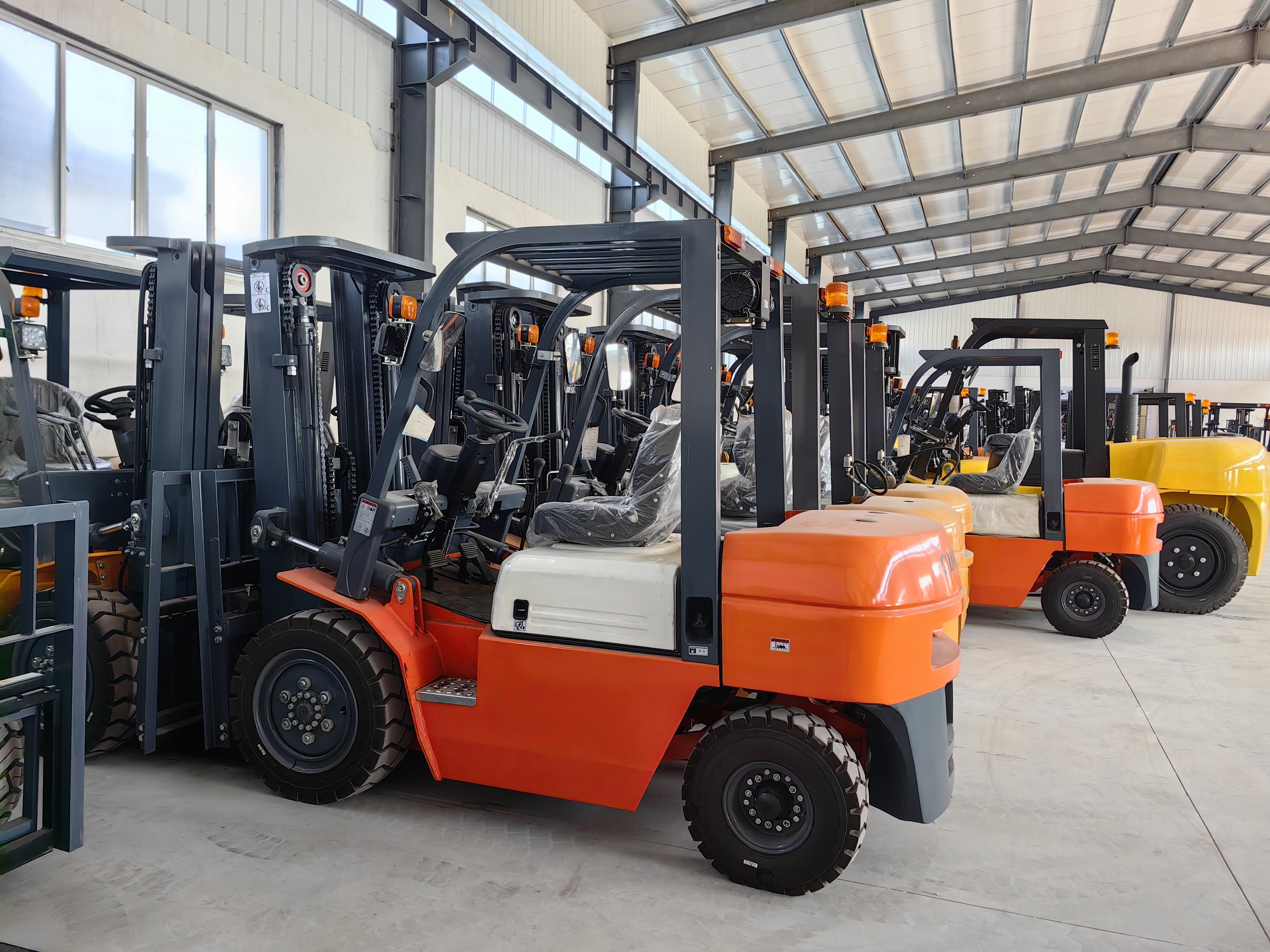 Forklifts can be categorized into three main types: internal combustion, electric, and truck forklifts.
