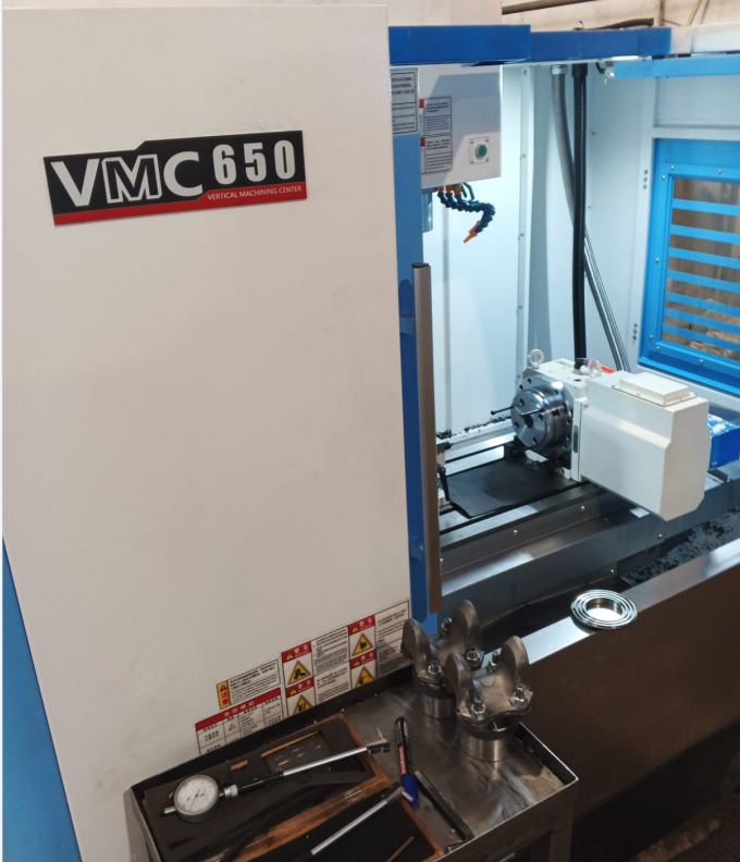 VMC650 4 Axis CNC Vertical Machine Center With SZGH CNC System Adopts Vertical Frame Layout