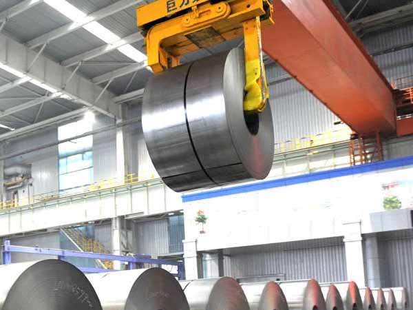 What is the difference between carbon steel and stainless steel