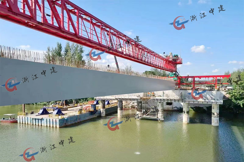 Singapore, new girder lifting machine