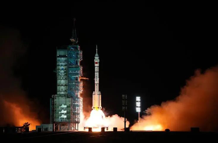 Fluorophlogopite mica accompanied the Shenzhou 8 spacecraft to the world