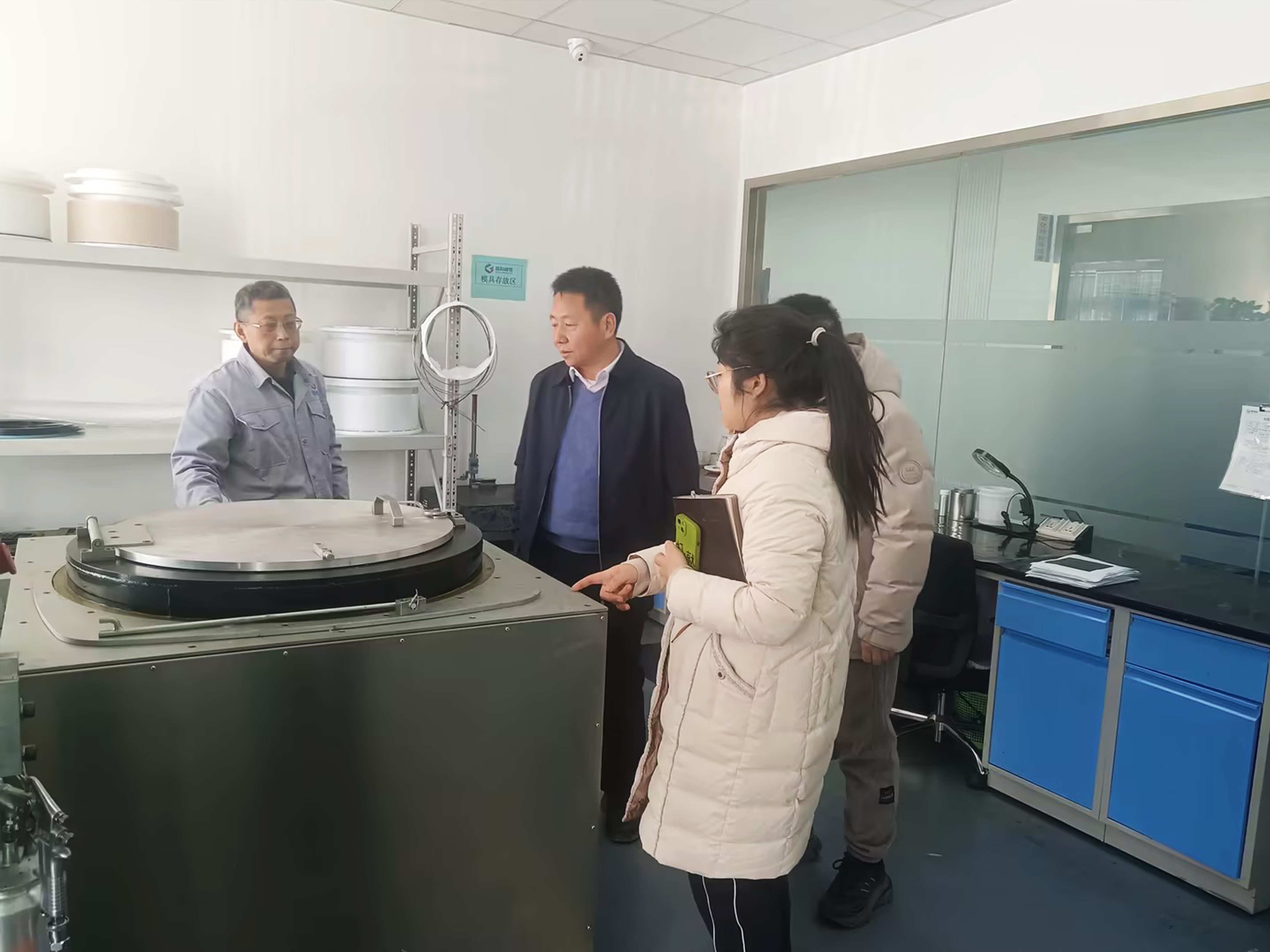 The Dean of the School of Polymer Science and Engineering at Qingdao University of Science and Technology visited the High-Tech Rubber and Plastic R&D Center in Qingdao to explore new paths for the integration of industry, academia, and research.