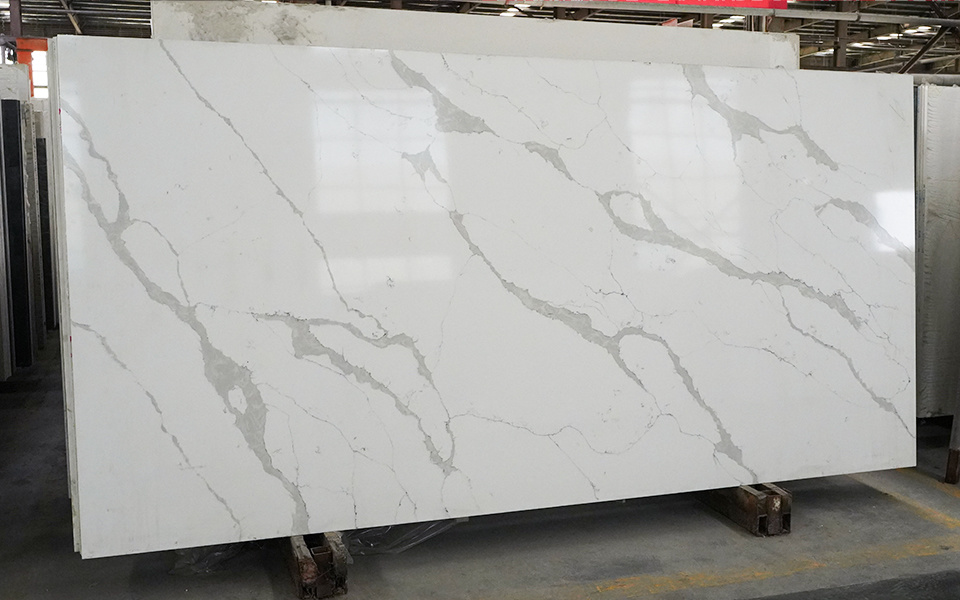 Quartz Calacatta Slab 18111