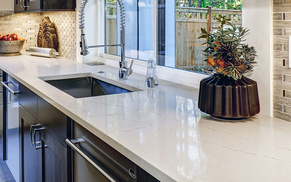 Quartz Calacatta Slab 7211 (grey)