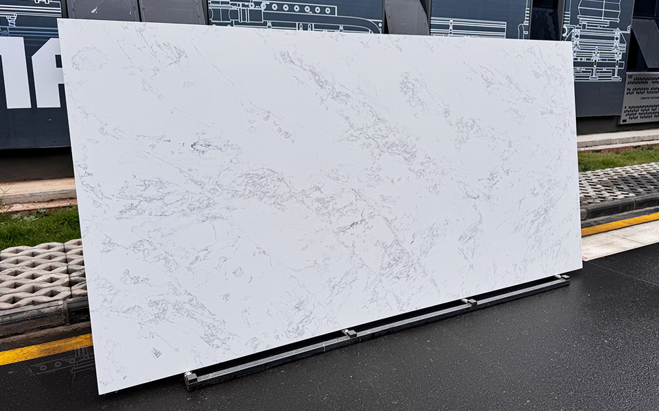Quartz Calacatta Slab 9008