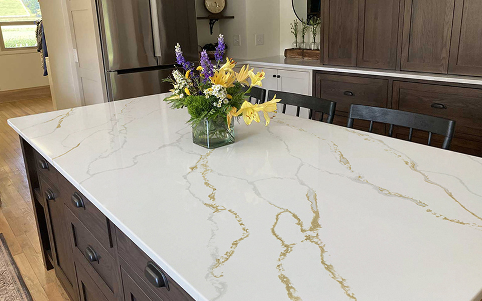 Quartz Calacatta Slab 7312