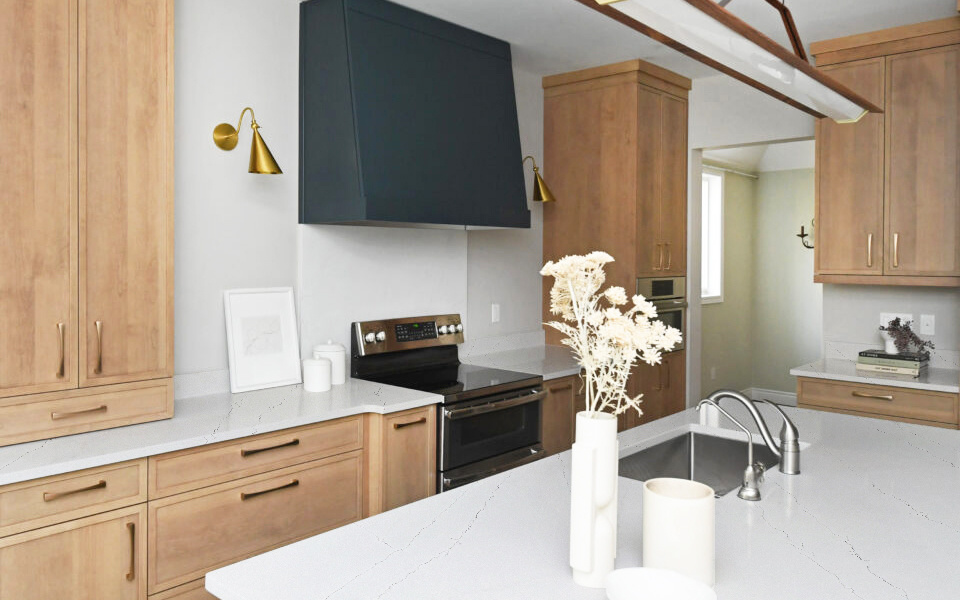 Quartz Calacatta Slab 7211 (grey)