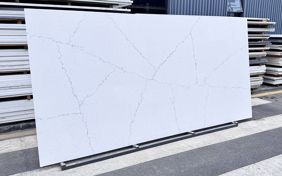 Quartz Calacatta Slab 5143