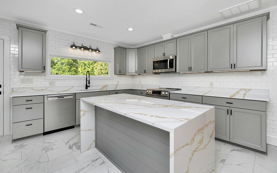 Quartz Calacatta Slab 7351