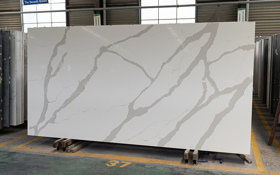 Calacatta Quartz Slab 9070