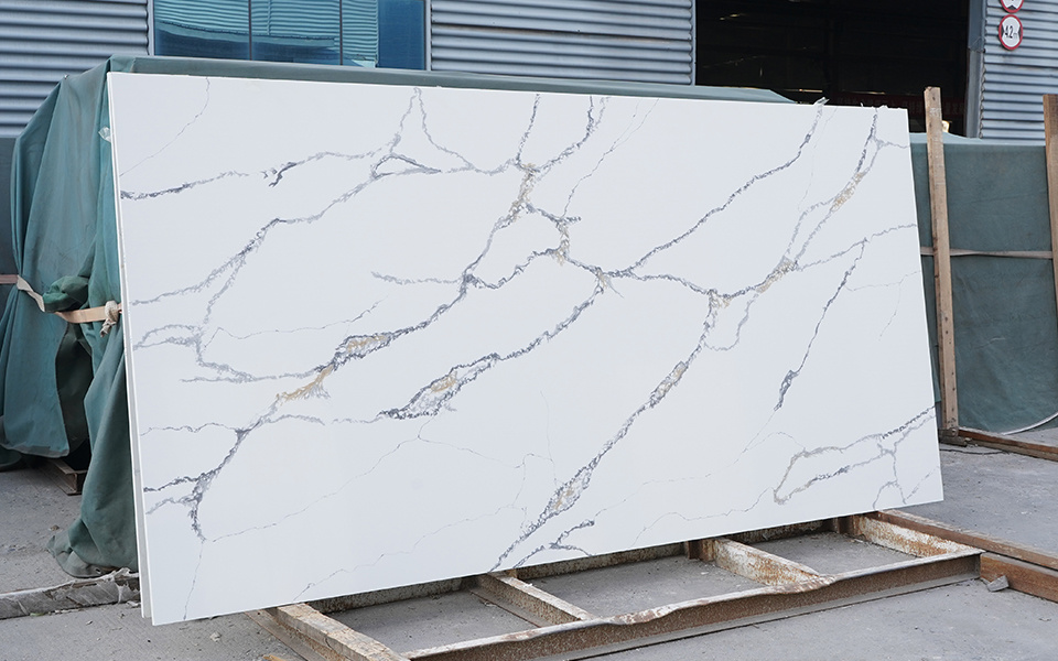 Quartz Calacatta Slab 8112