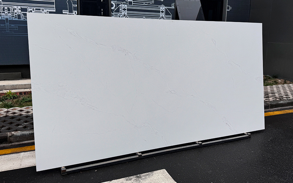 Quartz Calacatta Slab 9007