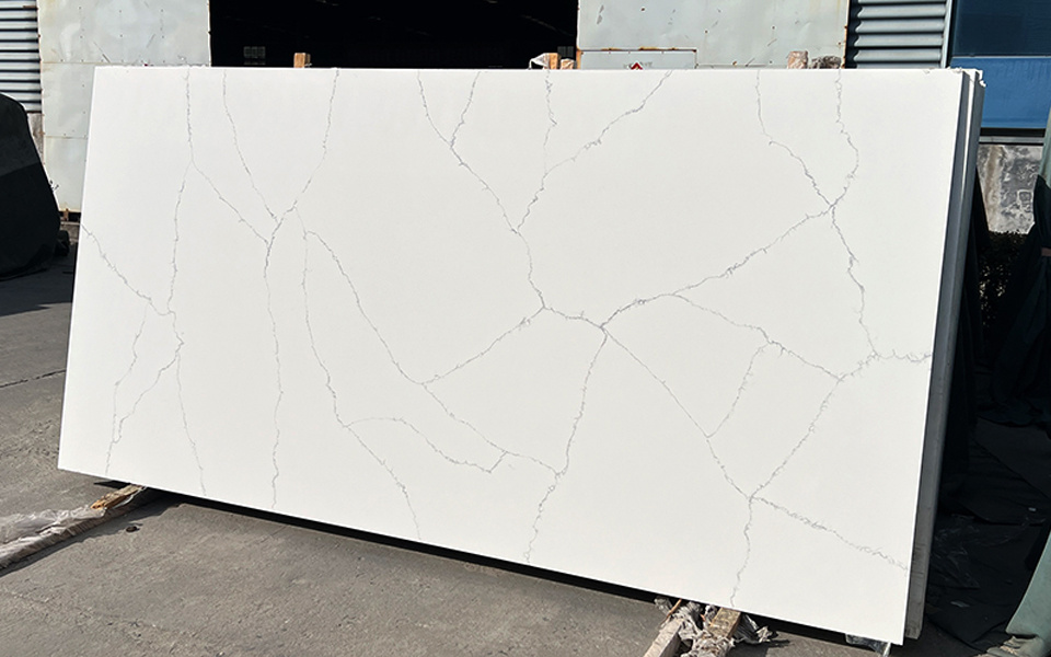 Quartz Calacatta Slab 6152
