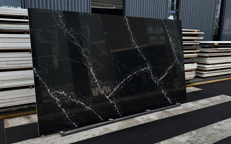 Quartz Calacatta Slab 6693