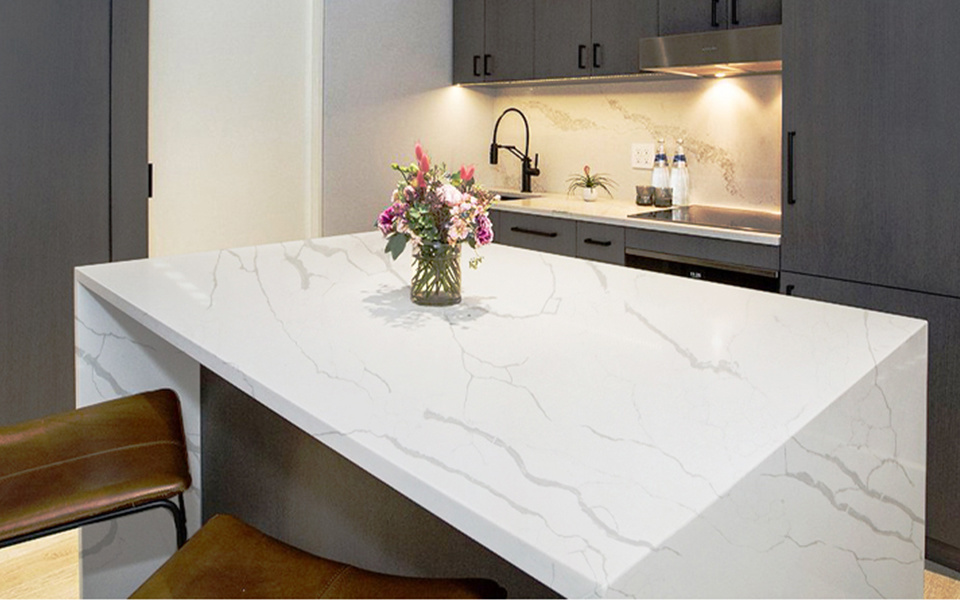 Calacatta Quartz Slab 8021