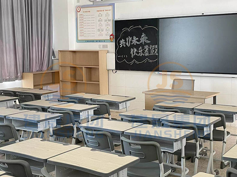 建晟集团｜华新实验小学(福宁村校区)学生课桌椅交付案例