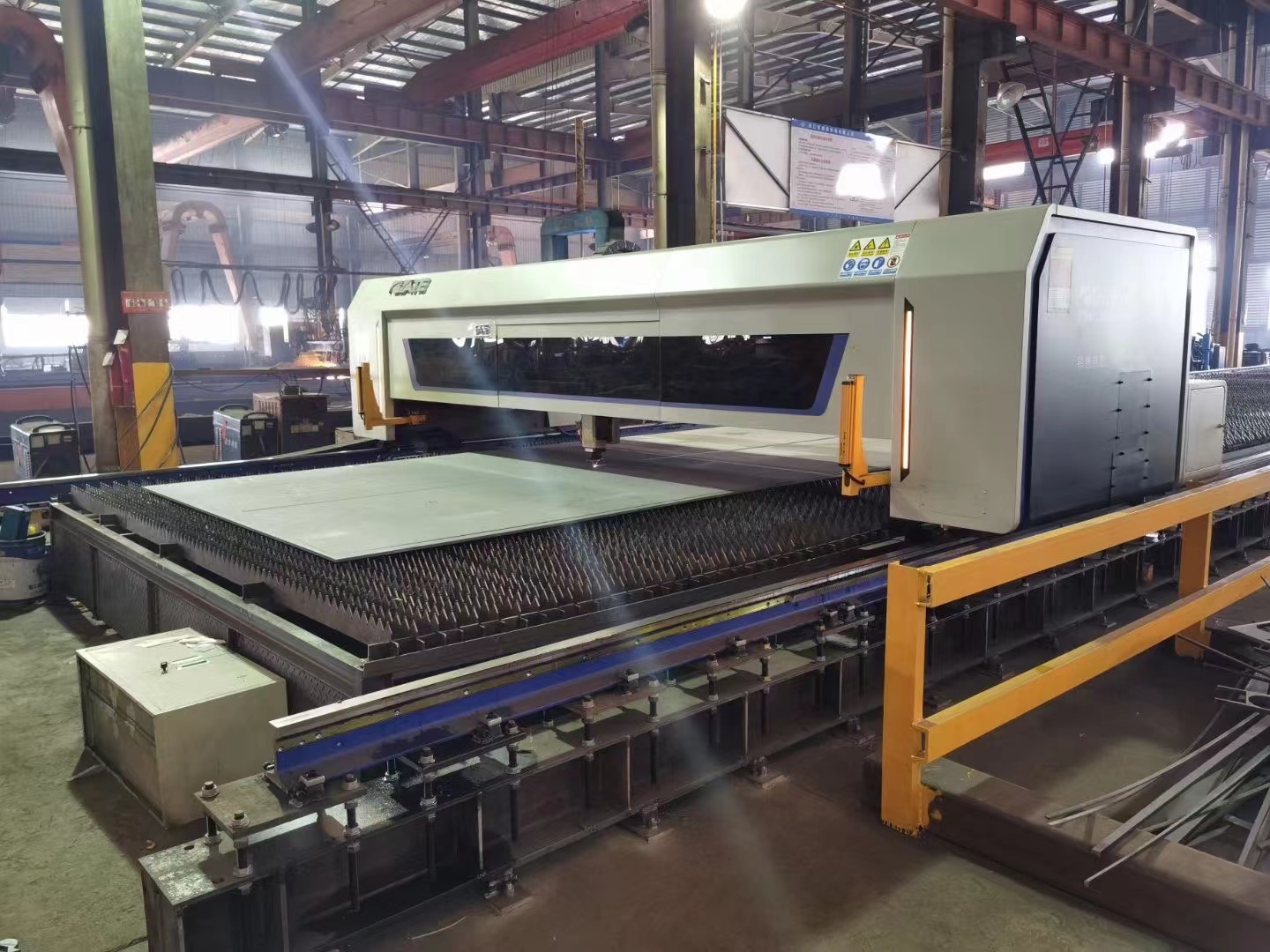 Gantry Type High power large format CNC Fiber Laser Cutting Machine